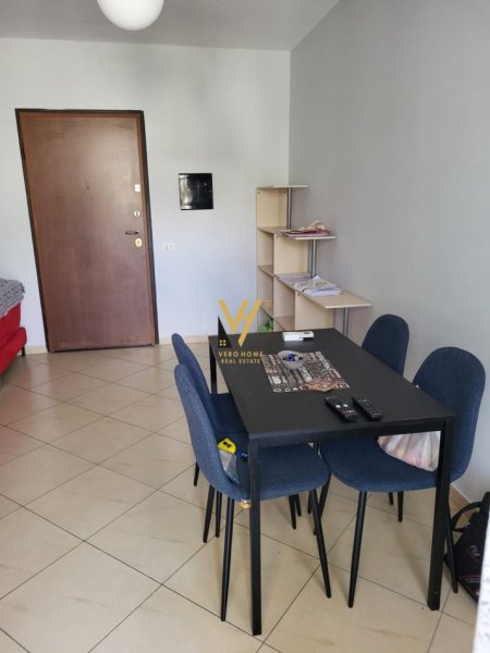 Tirane, jepet me qera apartament 2+1+Ballkon Kati 3, 120 m² 650 € (KOPSHTI BOTANIK)
