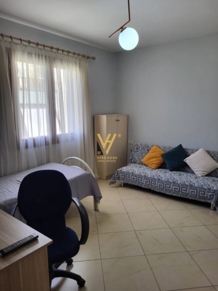 Tirane, jepet me qera apartament 2+1+Ballkon Kati 3, 120 m² 650 € (KOPSHTI BOTANIK)