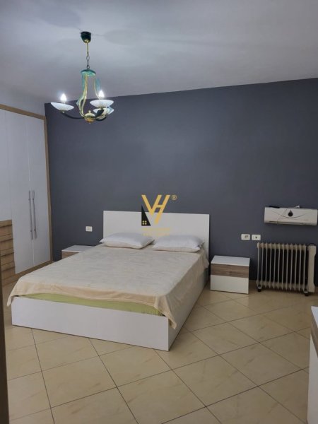 Tirane, jepet me qera apartament 2+1+Ballkon Kati 3, 120 m² 650 € (KOPSHTI BOTANIK)