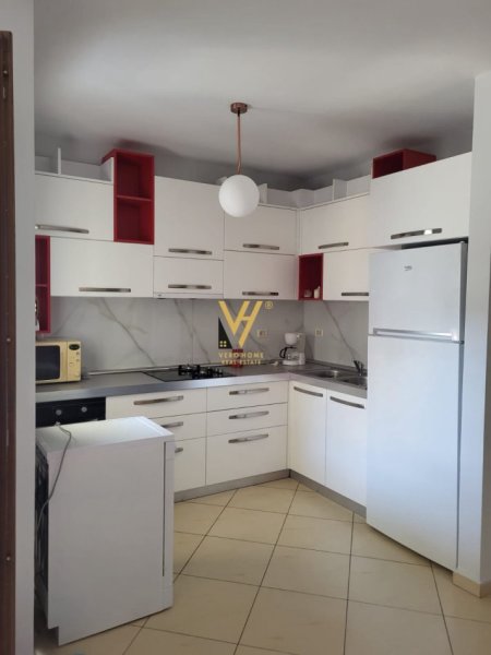 Tirane, jepet me qera apartament 2+1+Ballkon Kati 3, 120 m² 650 € (KOPSHTI BOTANIK)
