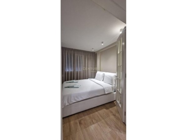 Tirane, jepet me qera apartament 1+1 Kati 5, 55 m² 700 € (Libri Universitar)