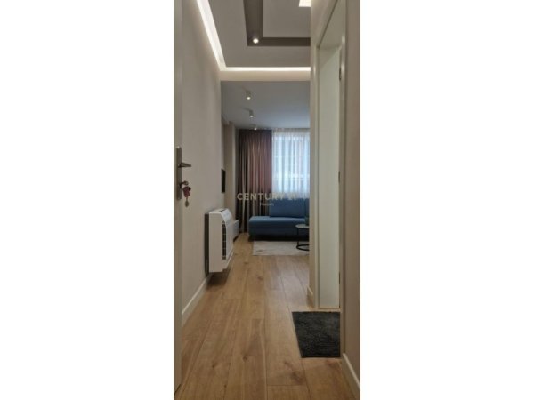 Tirane, jepet me qera apartament 1+1 Kati 5, 55 m² 700 € (Libri Universitar)