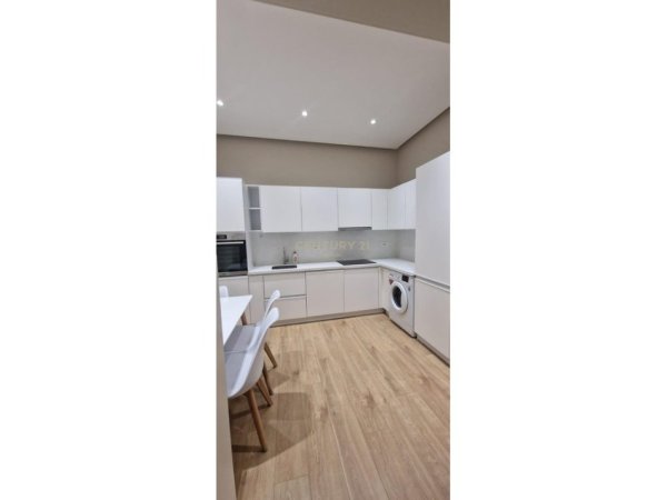 Tirane, jepet me qera apartament 1+1 Kati 5, 55 m² 700 € (Libri Universitar)
