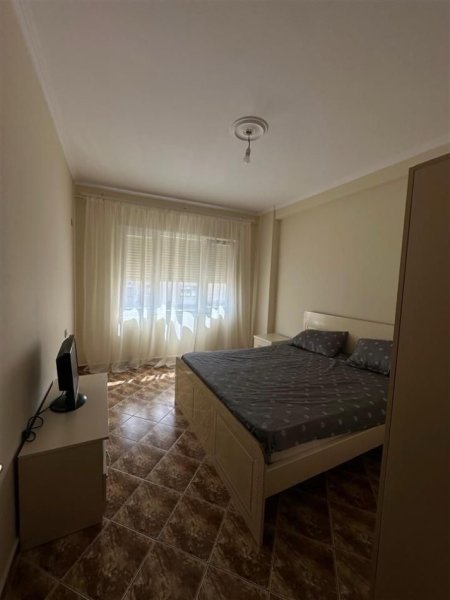 Tirane, jepet me qera apartament 2+1+Ballkon Kati 7, 120 m² 450 € 