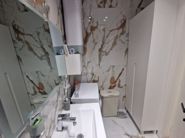 Tirane, jepet me qera apartament 1+1+Ballkon , 70 m² 600 € (Ambasada Amerikane)
