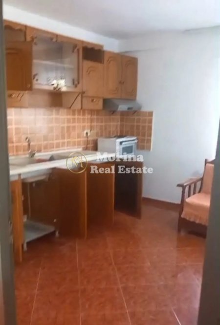 Tirane, jepet me qera shtepi 1+1 Kati 1, 80 m² 300 € (Yzberisht)