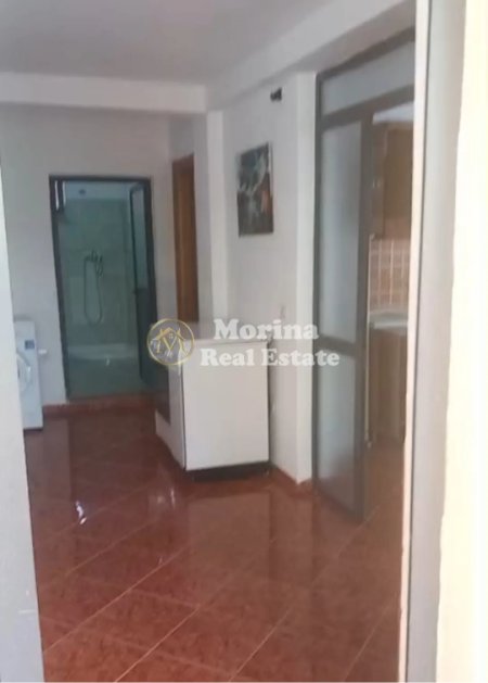 Tirane, jepet me qera shtepi 1+1 Kati 1, 80 m² 300 € (Yzberisht)