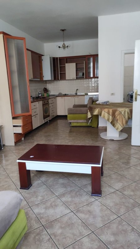Tirane, jepet me qera shtepi 1+1 Kati 1, 70 m² 450 € (Stacioni i trenit)