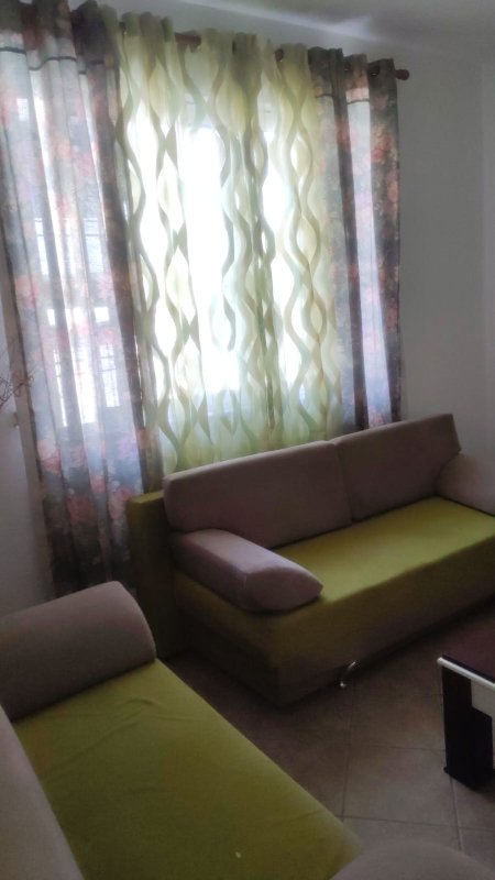 Tirane, jepet me qera shtepi 1+1 Kati 1, 70 m² 450 € (Stacioni i trenit)