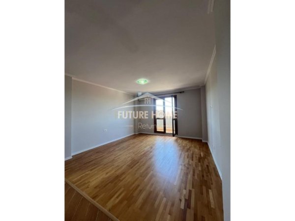 Shitet, Apartament 2+1, Kinostudio