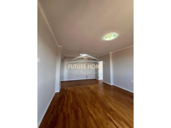 Shitet, Apartament 2+1, Kinostudio