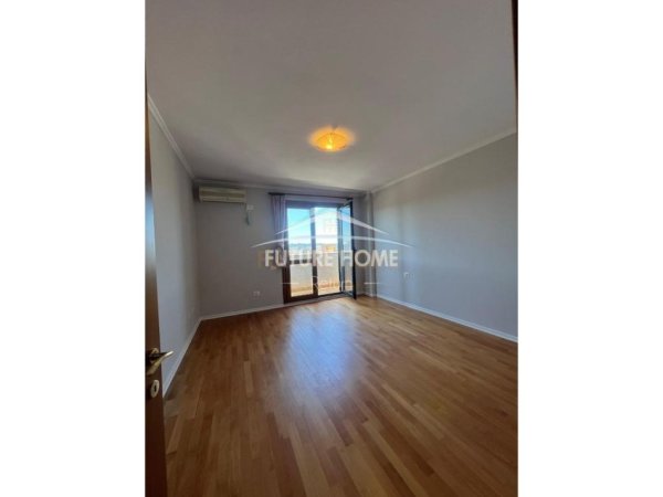 Shitet, Apartament 2+1, Kinostudio