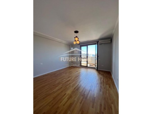Shitet, Apartament 2+1, Kinostudio