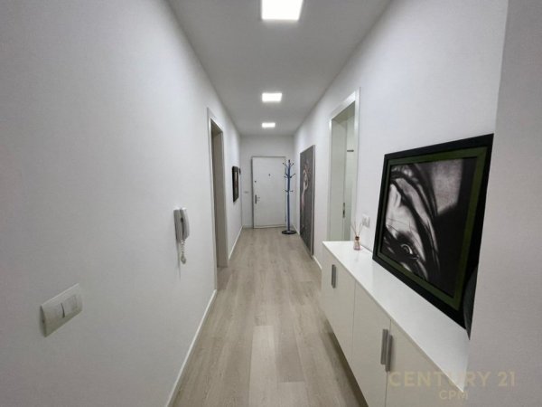 Tirane, jepet me qera apartament 1+1 Kati 7, 77 m² 650 € (Petro Nini)