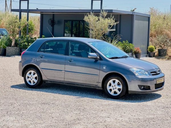 Durres, shitet makine TOYOTA COROLLA 1.4 Nafte, gri e erret automatik Klima