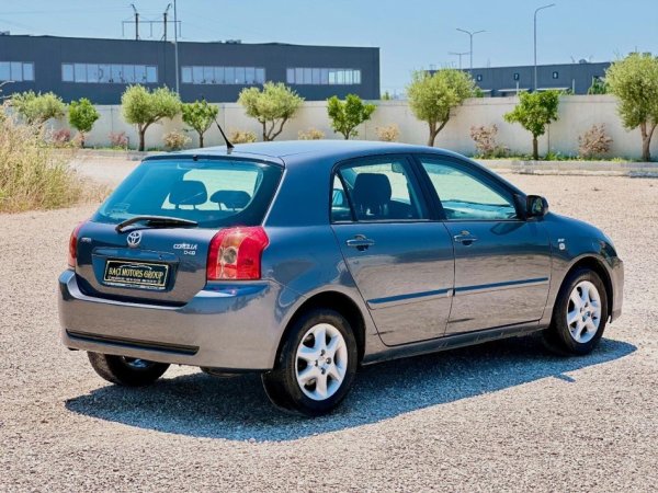 Durres, shitet makine TOYOTA COROLLA 1.4 Nafte, gri e erret automatik Klima