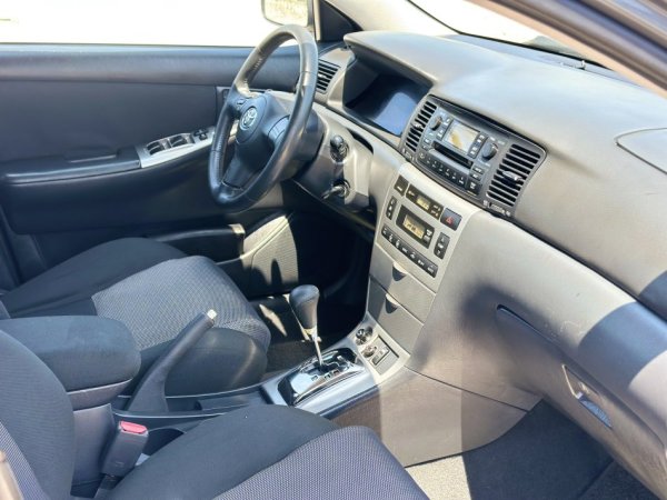 Durres, shitet makine TOYOTA COROLLA 1.4 Nafte, gri e erret automatik Klima