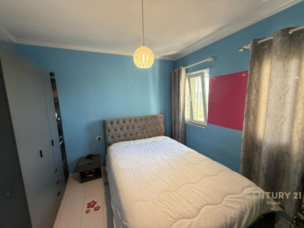 Tirane, jepet me qera apartament duplex 2+1+Ballkon Kati 9, 215 m² 2.000 € 