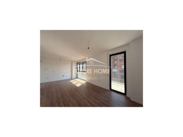 Shitet, Apartament 2+1+2, Rruga 'Sadik Petrela', Tirane