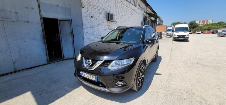 Tirane, shitet SUV | Xhip Nafte, e zeze automatik Klima 153.000 km 17.000 €