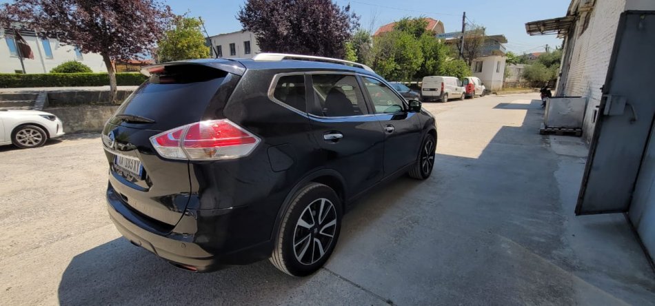 Tirane, shitet SUV | Xhip Nafte, e zeze automatik Klima 153.000 km 17.000 €