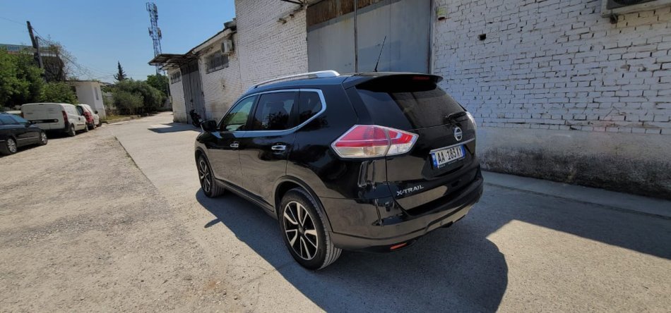 Tirane, shitet SUV | Xhip Nafte, e zeze automatik Klima 153.000 km 17.000 €