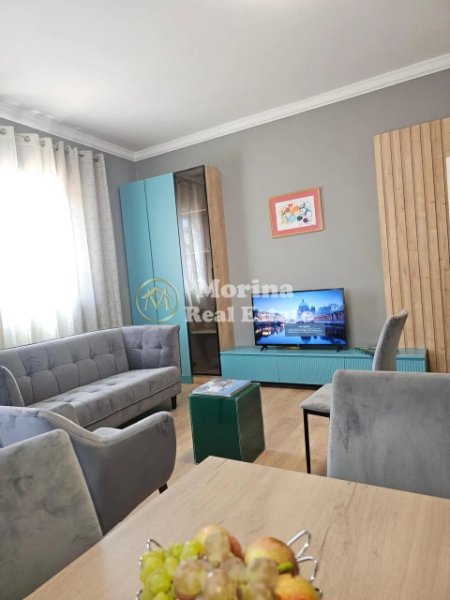 Tirane, jepet me qera apartament 1+1 Kati 2, 65 m² 650 € (Pazari i Ri)