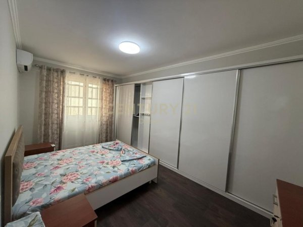 Tirane, jepet me qera apartament 2+1 Kati 4, 100 m² 800 € (Selvia)