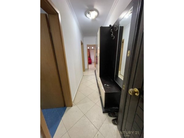 Tirane, jepet me qera apartament 1+1 Kati 2, 80 m² 400 € 