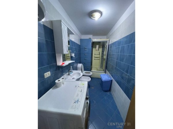 Tirane, jepet me qera apartament 1+1 Kati 2, 80 m² 400 € 