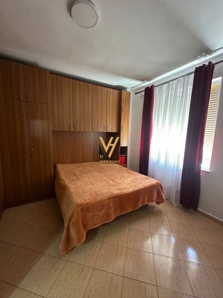 Tirane, jepet me qera apartament 2+1+Ballkon Kati 2, 91 m² 800 € (KOMUNA E PARISIT)