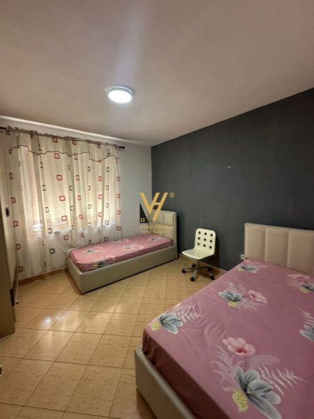 Tirane, jepet me qera apartament 2+1+Ballkon Kati 2, 91 m² 800 € (KOMUNA E PARISIT)