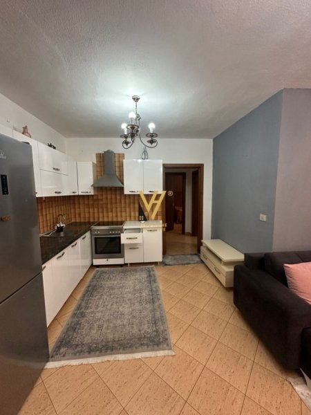 Tirane, jepet me qera apartament 2+1+Ballkon Kati 2, 91 m² 800 € (KOMUNA E PARISIT)