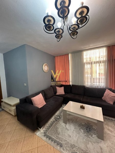 Tirane, jepet me qera apartament 2+1+Ballkon Kati 2, 91 m² 800 € (KOMUNA E PARISIT)