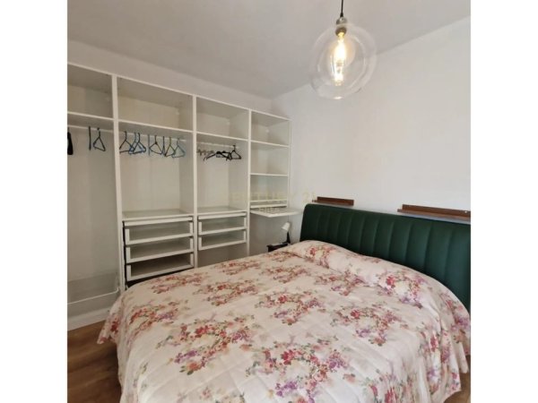 Tirane, jepet me qera apartament 2+1 Kati 1, 122 m² 950 € (Liqeni Thate)