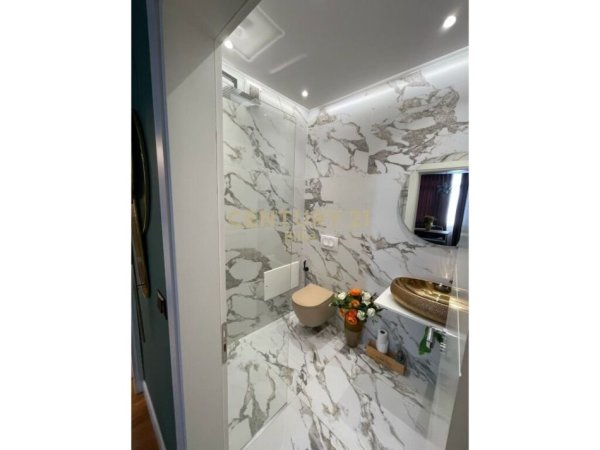 Tirane, jepet me qera apartament 1+1 Kati 6, 60 m² 750 € (Ish Blloku)