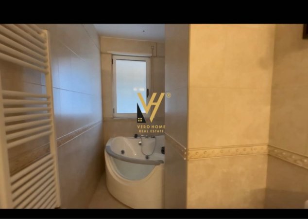 Tirane, jepet me qera apartament 2+1+Ballkon Kati 7, 95 m² 800 € (KOMUNA E PARISIT)