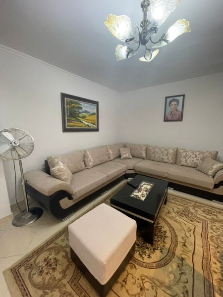 Tirane, jepet me qera shtepi 2+1 Kati 2, 100 m² 350 € (Allias)