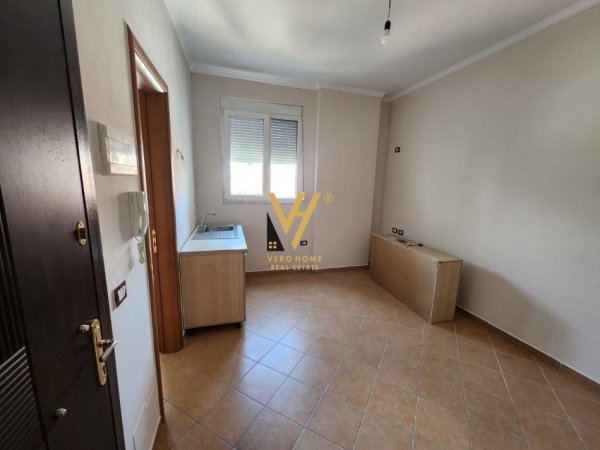 Tirane, jepet me qera garsonier Kati 4, 23 m² 350 € (PAZARI I RI)