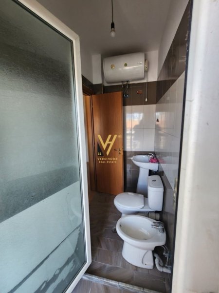 Tirane, jepet me qera garsonier Kati 4, 23 m² 350 € (PAZARI I RI)