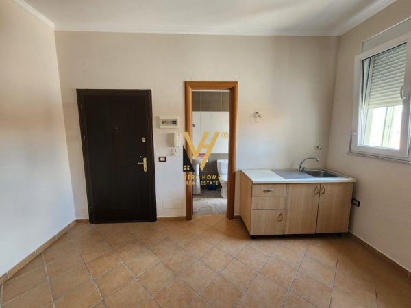 Tirane, jepet me qera garsonier Kati 4, 23 m² 350 € (PAZARI I RI)