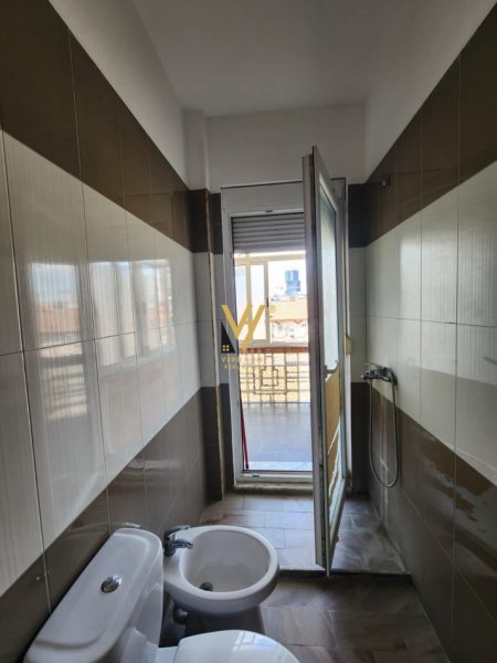 Tirane, jepet me qera garsonier Kati 4, 23 m² 350 € (PAZARI I RI)