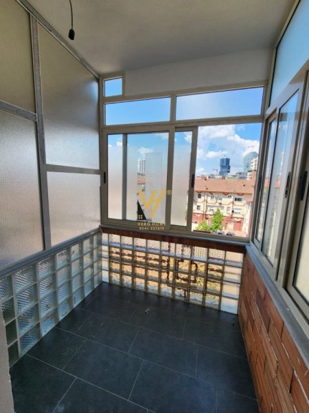 Tirane, jepet me qera garsonier Kati 4, 23 m² 350 € (PAZARI I RI)