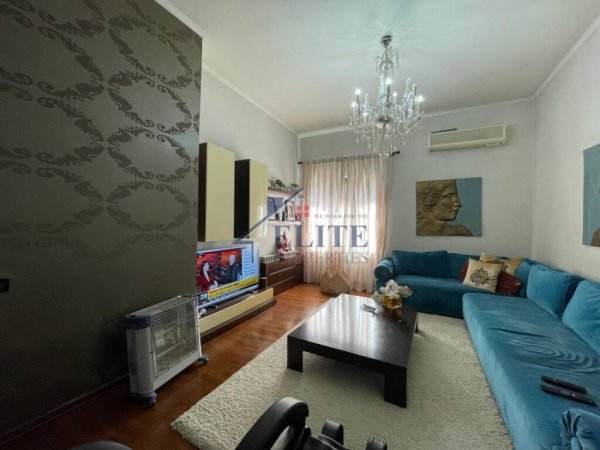 Tirane, jepet me qera apartament 2+1+Ballkon Kati 3, 120 m² 1.300 € 