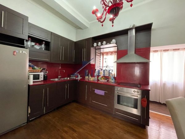 Tirane, jepet me qera apartament 2+1+Ballkon Kati 3, 120 m² 1.300 € 
