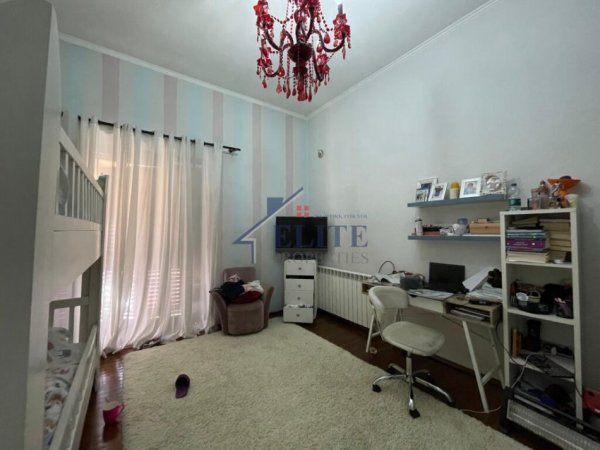 Tirane, jepet me qera apartament 2+1+Ballkon Kati 3, 120 m² 1.300 € 