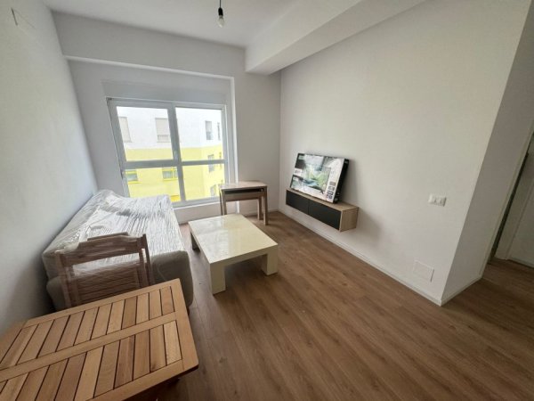 Tirane, jepet me qera apartament 1+1 Kati 4, 65 m² 400 € (ali demi)