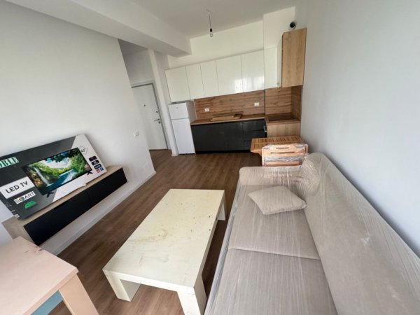 Tirane, jepet me qera apartament 1+1 Kati 4, 65 m² 400 € (ali demi)
