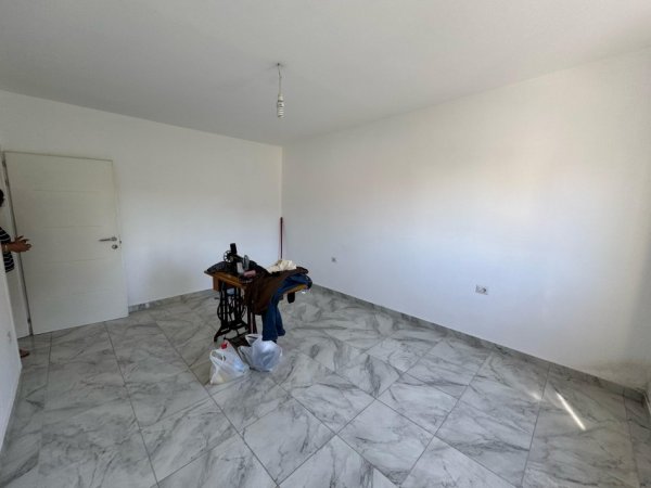 Tirane, jepet me qera apartament 2+1 Kati 3, 75 m² 350 € (Allias)