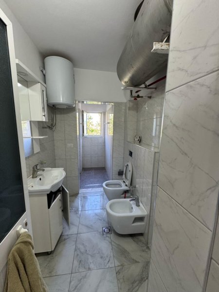 Tirane, jepet me qera apartament 2+1 Kati 3, 75 m² 350 € (Allias)